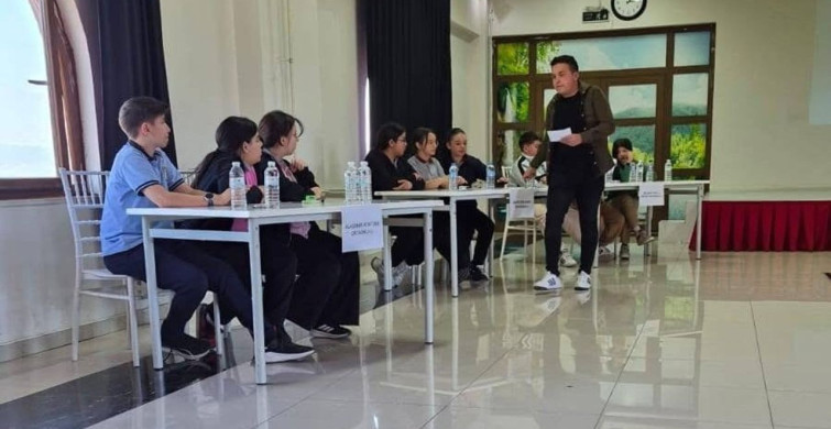 Sarıgöl Şehit Esin Akay Ortaokulu'nun Bilgi Yarışmasındaki Başarısı