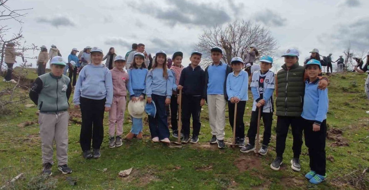 Sarıgöl’de 400 Fıstık Çamı Dikimi Etkinliği