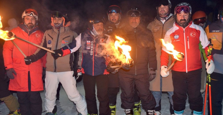 Sarıkamış Kayak Merkezi Sezon Açılışını Meşaleli Gösteri ile Kutladı