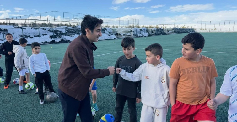 Sarıkamış Kaymakamı Enis Aslantatar Gençlik Merkezi'nde İncelemelerde Bulundu