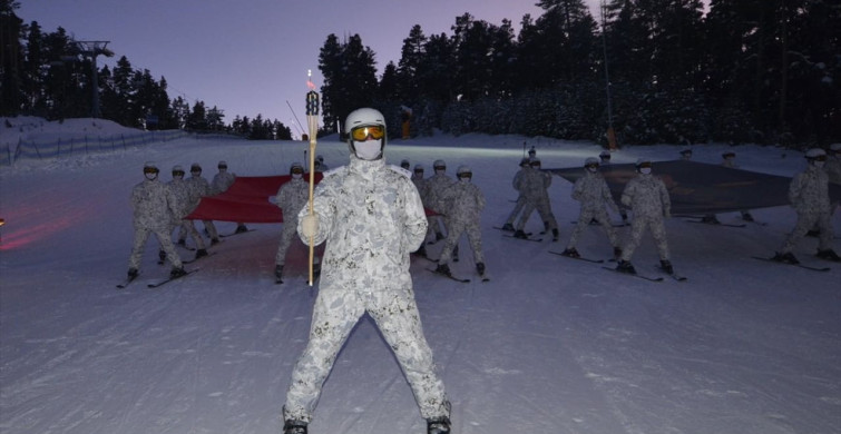 Sarıkamış Şehitleri Anısına Meşaleli Kayak Gösterisi