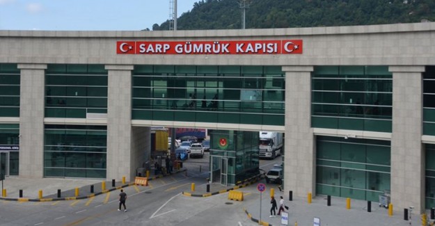  Sarp Sınır Kapısı'ndan Rekor Sayıda Yolcu Geçti