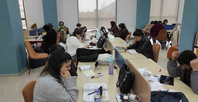 Sason Halk Kütüphanesi'ne Akın Var