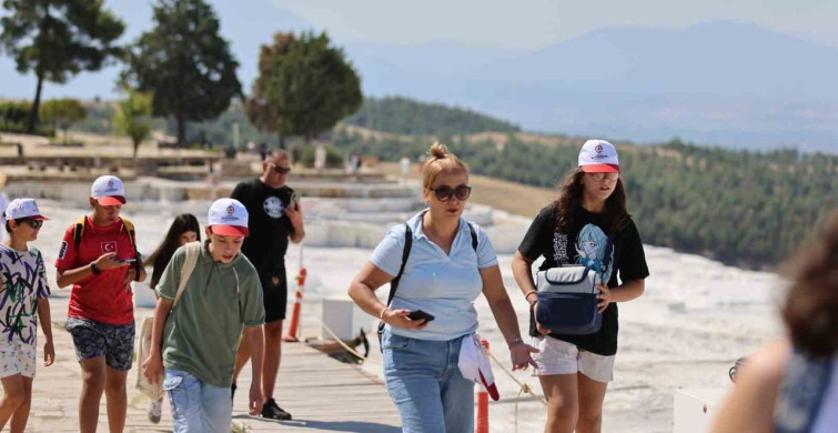 Satranç ustaları Pamukkale ve Hierapolis’i keşfetti