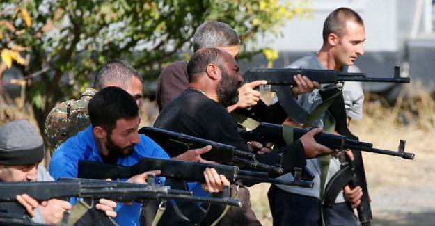Savaşı Kaybeden Ermenistan Sivilleri Cepheye Sürüyor