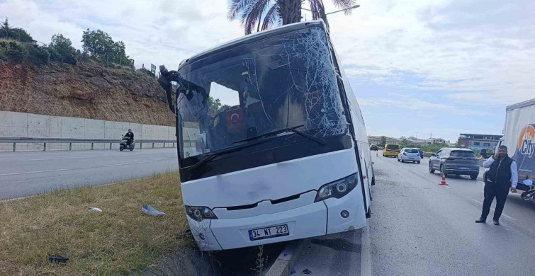 Şehirlerarası Otobüs Kazası: Refüje Çıktı, 1 Yaralı