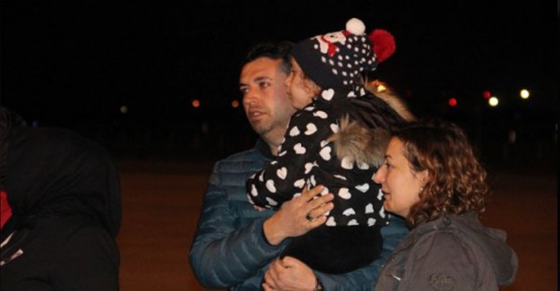 Şehit Babasını Gözü Yaşlı Karşıladı