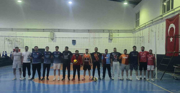 Şehit Öğretmen Fatmanur Çelik İçin Voleybol Turnuvası: Play-Off Takımları Belli Oldu