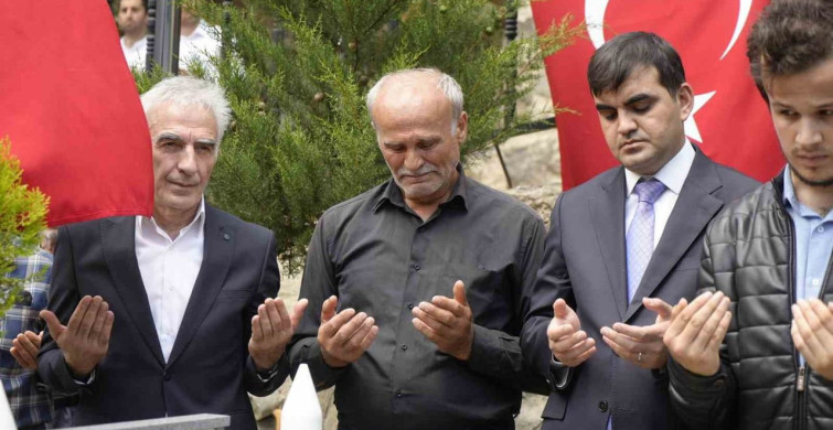 Şehit öğretmen necmettin yılmaz şehadetinin 9. yılında kabri başında anıldı