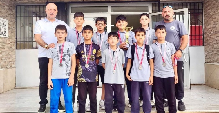 Şehit Rıfat Tunçbilek Ortaokulu'ndan futsalda önemli dereceler