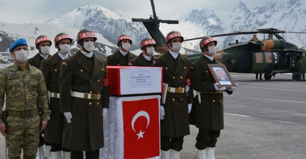 Şehit Uzman Çavuş İçin Hakkari'de Tören Düzenlendi
