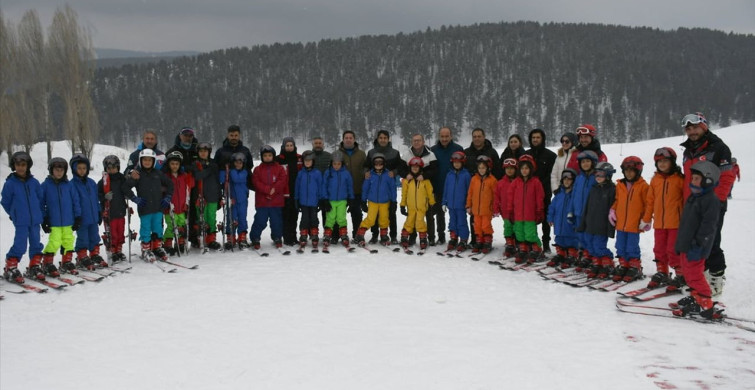 Şehit ve Gazi Ailelerinin Çocukları Kayak Öğreniyor