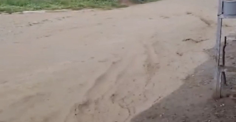 Sel Suları Ulaşımı Aksattı