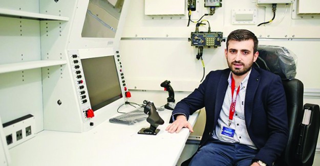 Selçuk Bayraktar Uçan İHA'nın Üzerinden Atlayan Türk'ü Anlattı