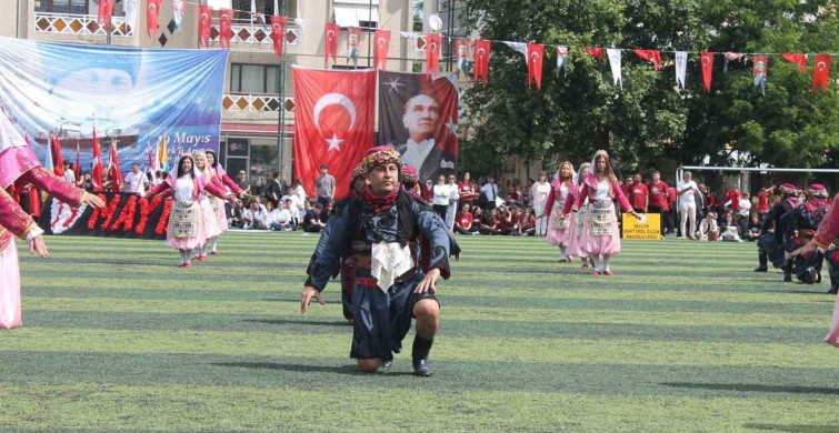 Selçuk'ta 19 Mayıs Coşkusu: Gençlik ve Spor Bayramı Kutlandı
