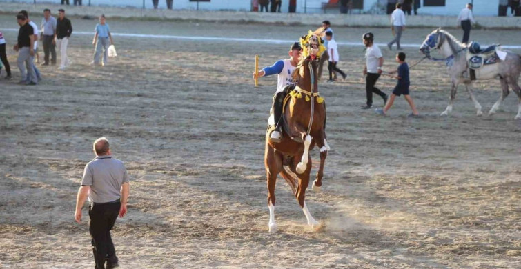 Selendi atlı cirit takımı, il elemelerinde zafer kazandı