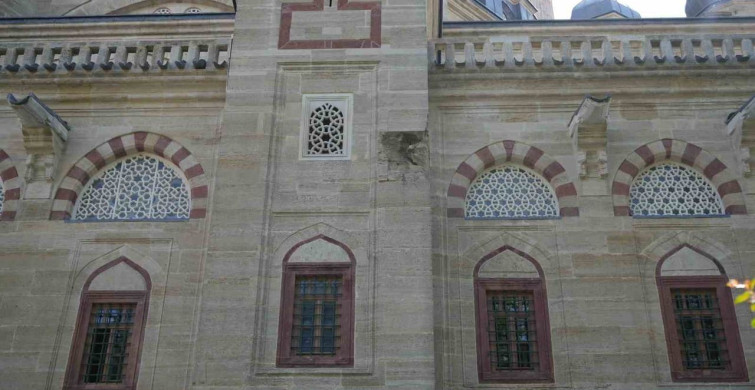 Selimiye'nin kubbesini delen katil mermi parçası 58 yıldır saklanıyor
