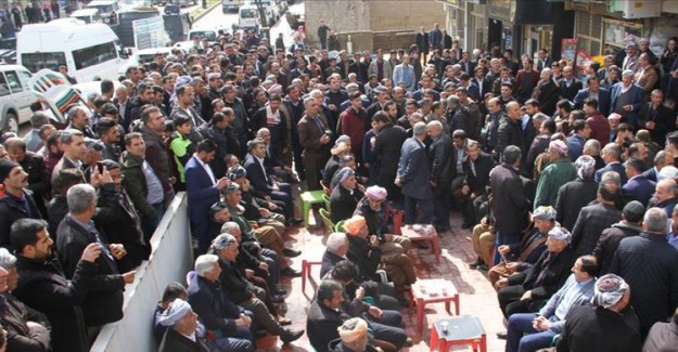 Şemdinli'de AK Parti'nin Zaferi Kutlandı