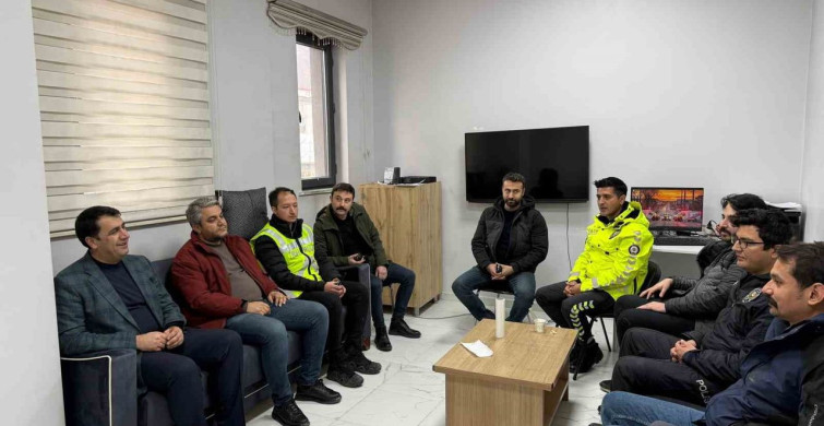 Şemdinli'de Polis Haftası İçin Unutulmaz Pasta Sürprizi