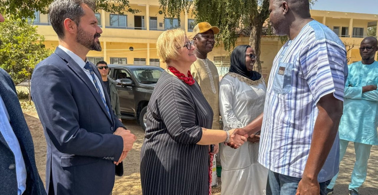 Senegal Bakanı Amadou Ba, TİKA Destekli El Sanatları Merkezini Ziyaret Etti