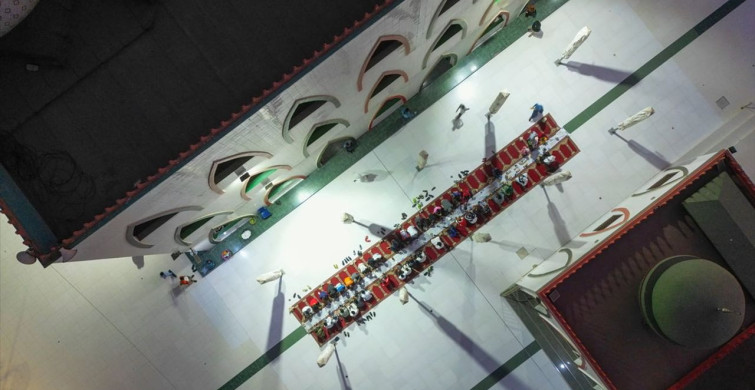 Senegal'de İlahiyat Camisi'nde Geleneksel Toplu İftar