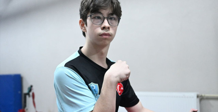 Serebral Palsili Muhammed Ömer'in Bilek Güreşi Başarısı