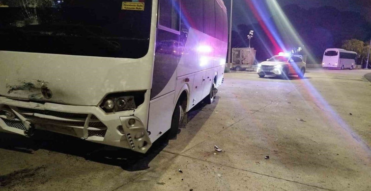 Serik'te Midibüs ile Motosiklet Çarpıştı!