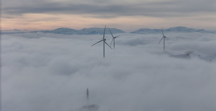 Sertavul Geçidi'nde Kış Manzarası: Kar ve Sis Havadan Görüntülendi