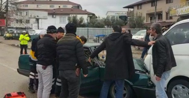 'Seviyor musun?' Sorusuna Hayır Yanıtı Alınca Direksiyonu Kırdı
