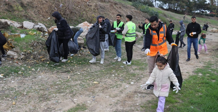 Seyhan Nehri Temizliği İçin Gönüllüler Seferber Oldu