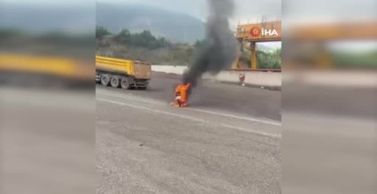 Seyir halindeki motosiklet alev aldı