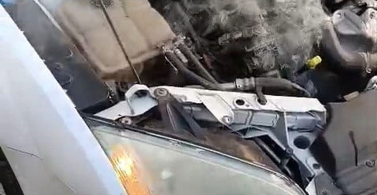 Seyir halindeki otomobil alev aldı