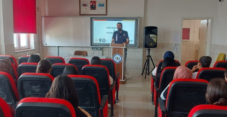 Siber Suçlara Karşı Bilinçlendirme Eğitimi Niğde'de Gerçekleşti
