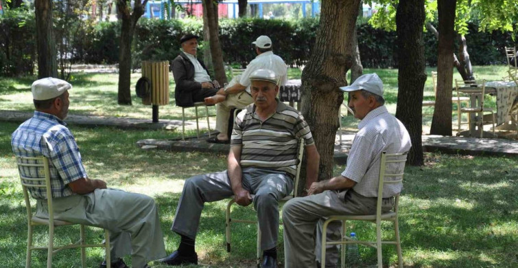 Sıcak havalarda her gün 2-2,5 litre sıvı tüketilmesi öneriliyor