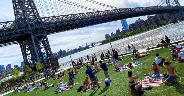 Sıcak Havayı Gören New Yorklular Parklara Akın Etti