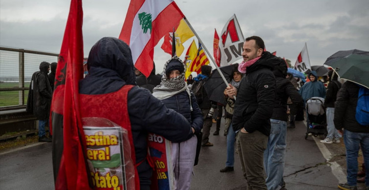 Sicilya'da ABD Üssü Protestosu