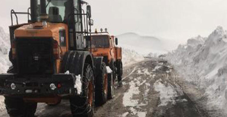 Şiddetli Fırtına Ağrı-Kars Yolunda Ulaşıma Engel Oldu