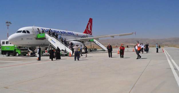 Siirt'e 85 Gün Sonra İlk Uçak İndi