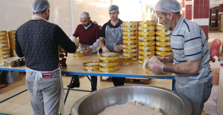 Siirt'te 5 Kuşaktır Süren Tahin Helvası Geleneği Ramazan'da Devam Ediyor