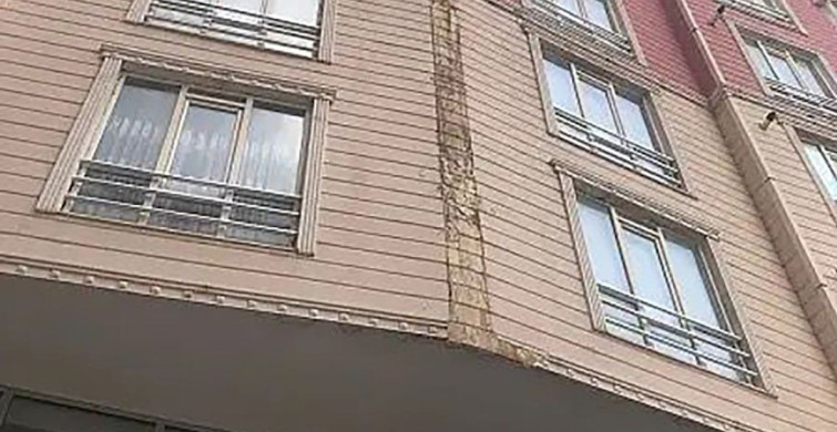 Siirt'te apartmanın dış cephe kaplaması otomobilin üzerine düştü