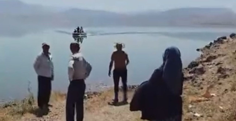 Siirt'te bahçede fenalaşan hasta, tekneyle ambulansa ulaştırıldı