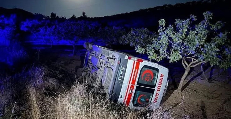Siirt'te devrilen ambulanstaki sağlıkçılar kazasız atlattı