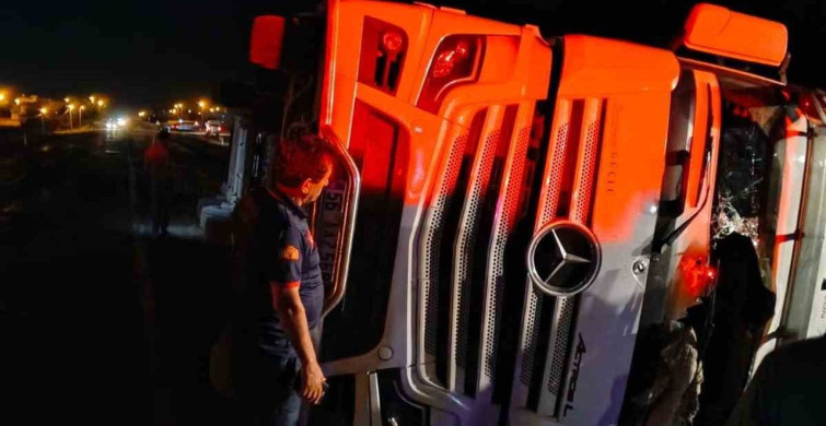 Siirt'te devrilen tırda 3 kişi yaralandı
