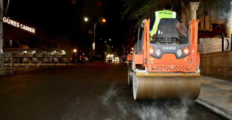 Siirt'te Gece Asfalt Çalışmaları Devam Ediyor