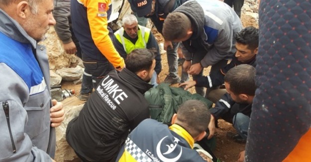 Siirt'te Kamyon Şarampole Yuvarlandı: 1 Yaralı