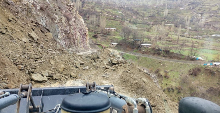 Siirt'te Karda Mahsur Kalan 15 Araç Kurtarıldı