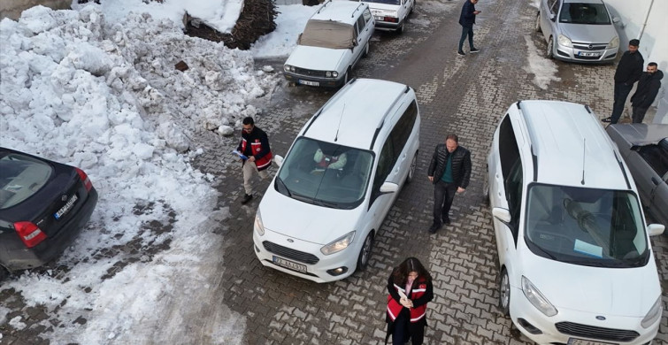 Siirt'te Kırmızı Yelekliler İhtiyaç Sahiplerine Hizmet Veriyor