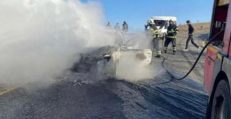 Siirt'te Otomobil Yangını: 4 Kişilik Aile Kurtuldu