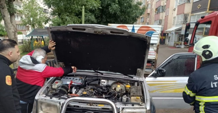 Siirt’te Park Halindeki Pikap Yangını