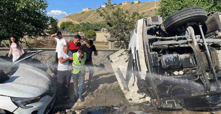 Siirt'te Tır ile Otomobil Çarpıştı: 4 Yaralı